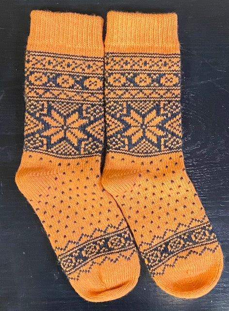 Wool Wear of Scandinavia, Traditional Knit, WW50 Gold / Charcoal