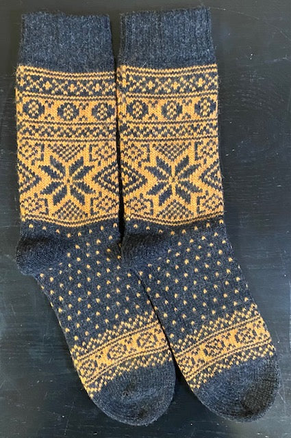 Wool Wear of Scandinavia, Traditional Knit, WW50 Charcoal / Gold